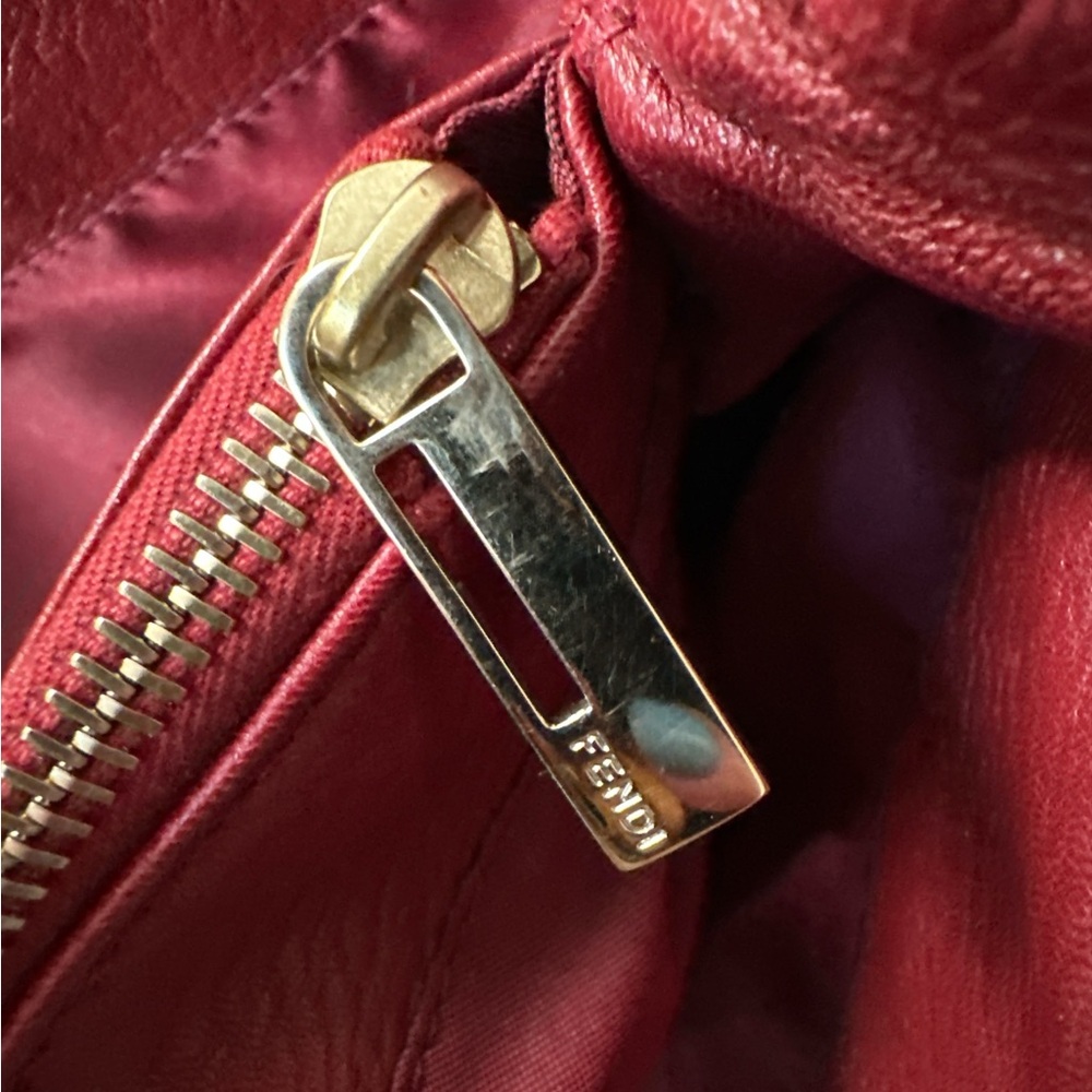 Elegant Red Leather Tote Bag - Picture 7 of 12